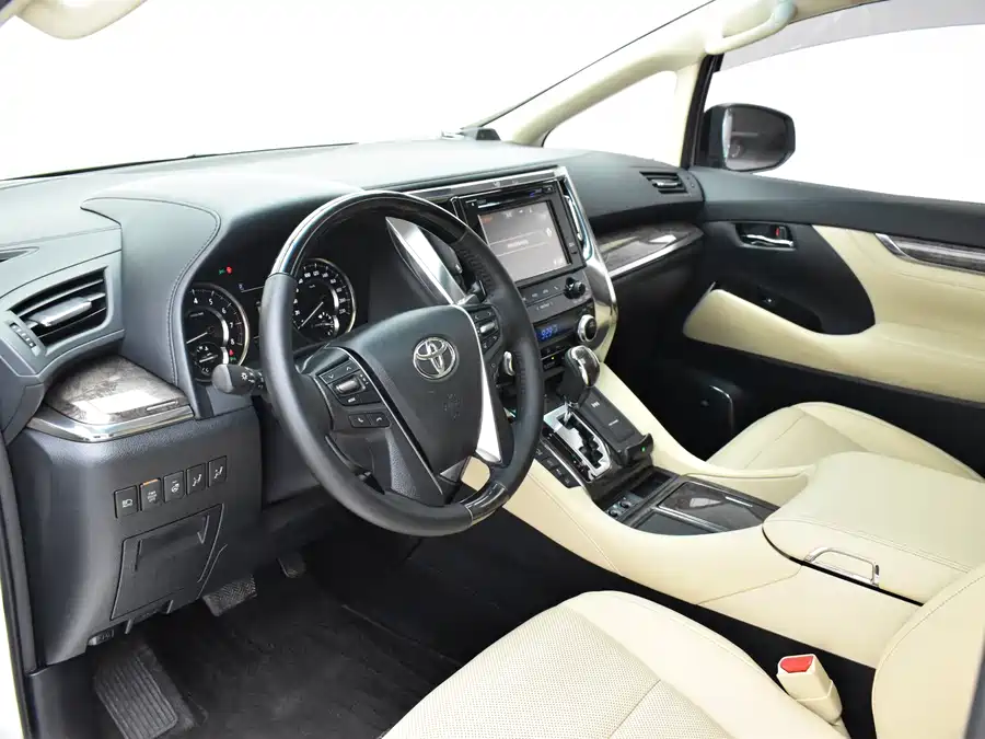 Toyota Alphard photo 7