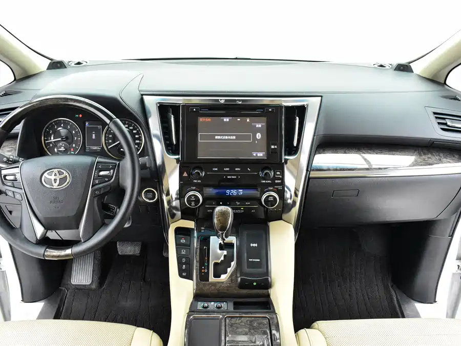 Toyota Alphard photo 8