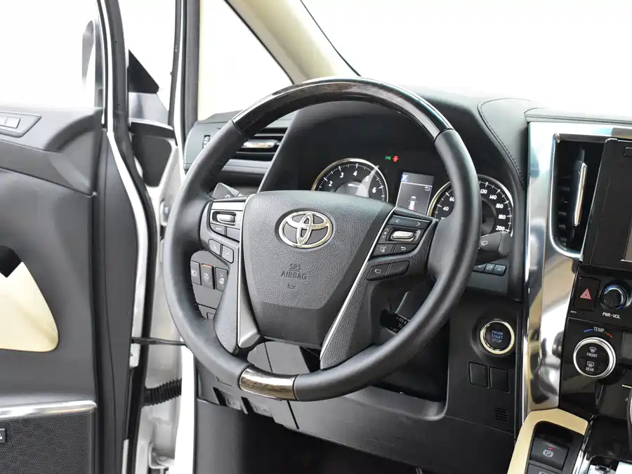 Toyota Alphard photo 9