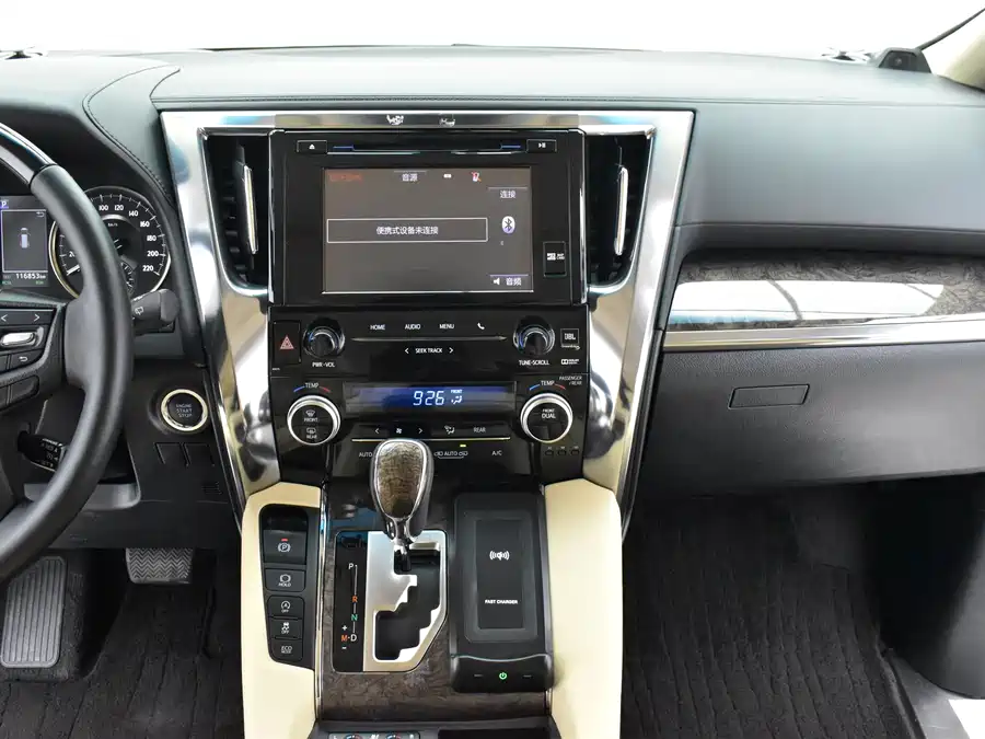 Toyota Alphard photo 10