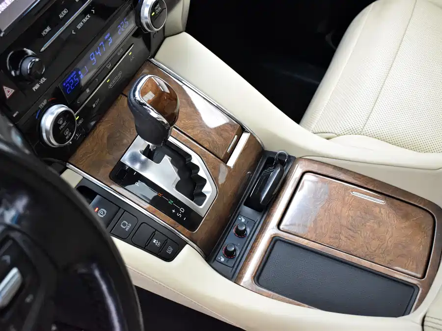 Toyota Alphard photo 11