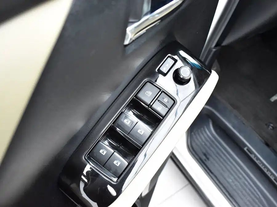 Toyota Alphard photo 14