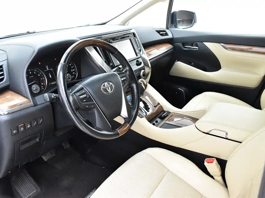 Toyota Alphard photo 16