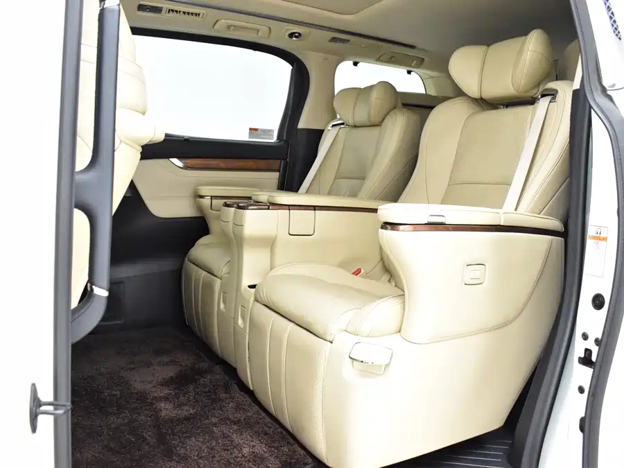 Toyota Alphard photo 17