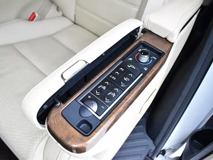Toyota Alphard photo 18