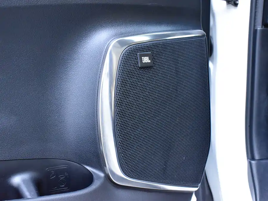 Toyota Alphard photo 19