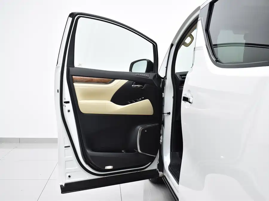 Toyota Alphard photo 20