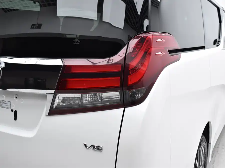 Toyota Alphard photo 21