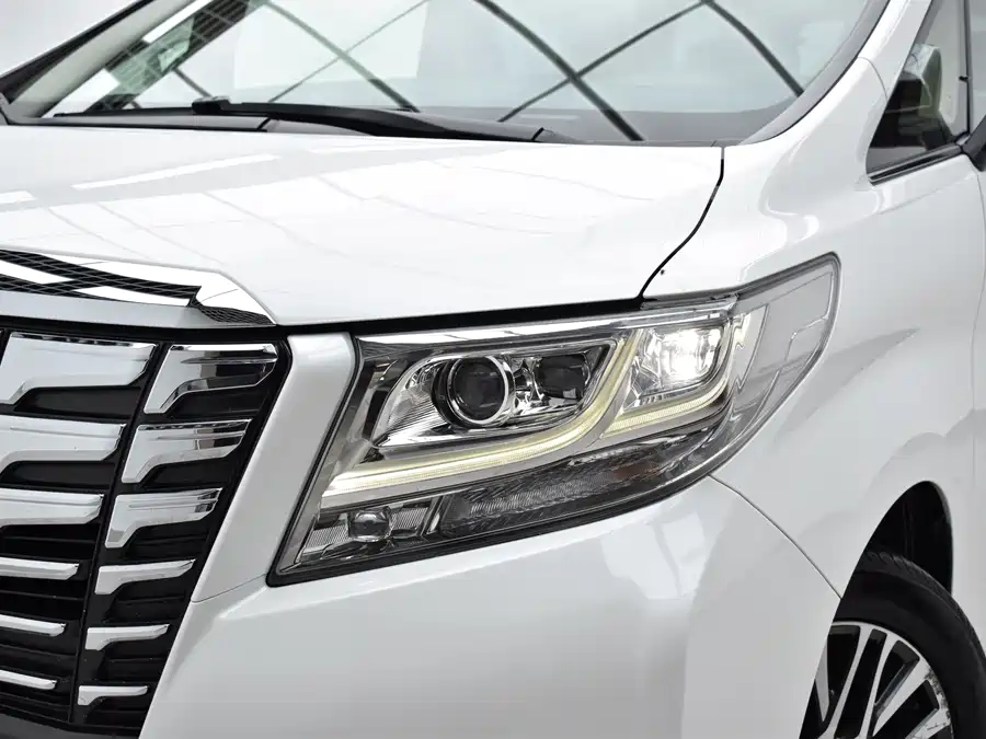 Toyota Alphard photo 4