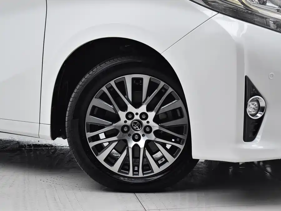 Toyota Alphard photo 5