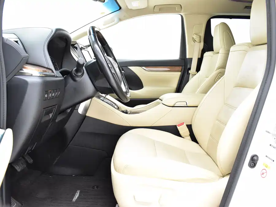 Toyota Alphard photo 6