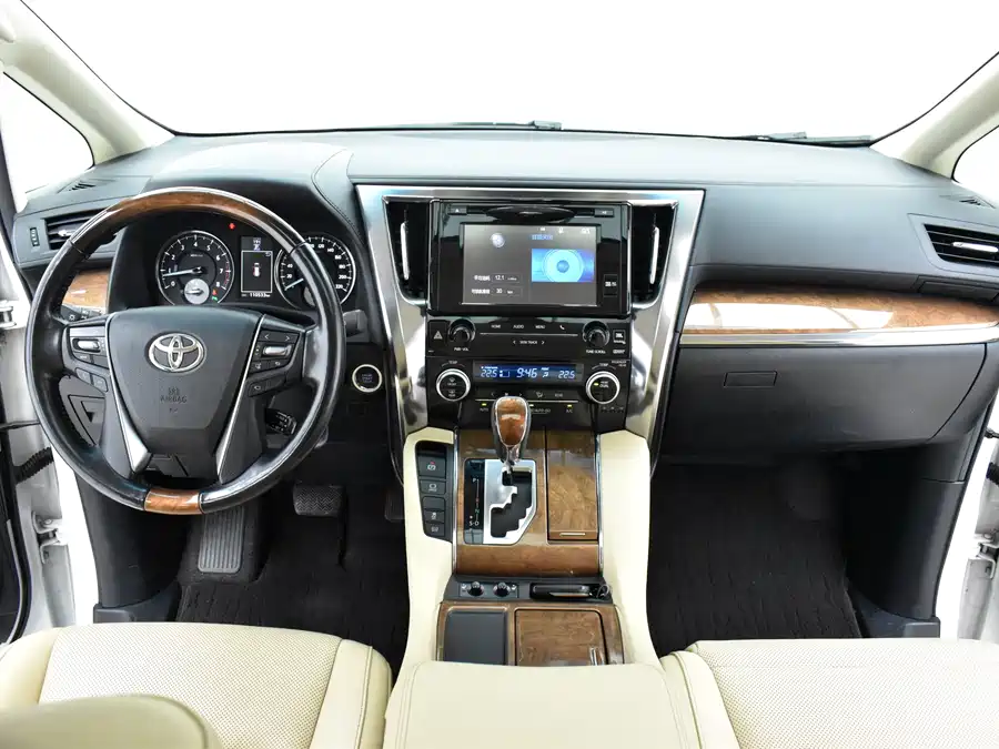 Toyota Alphard photo 7