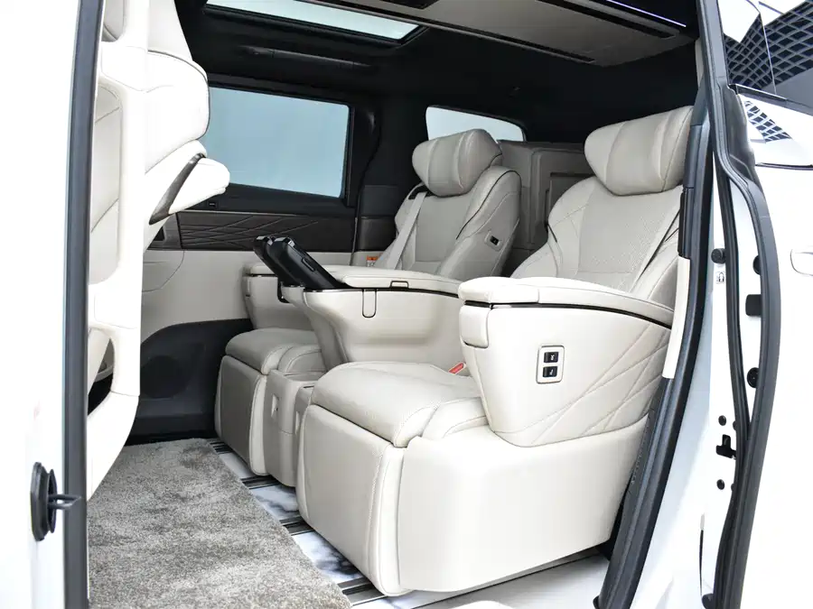 Toyota Alphard photo 16