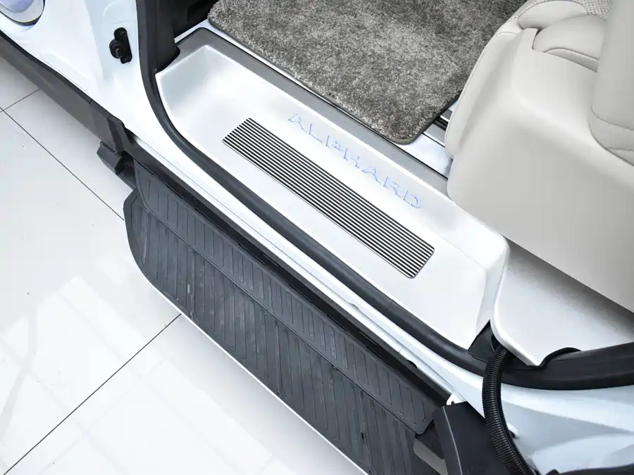 Toyota Alphard photo 19