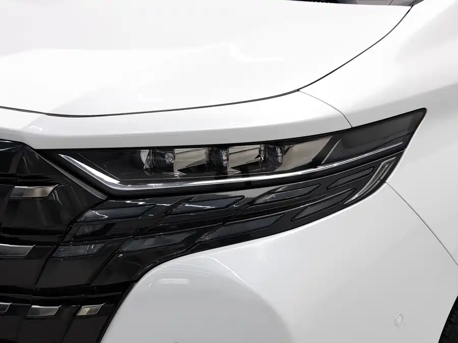 Toyota Alphard photo 4