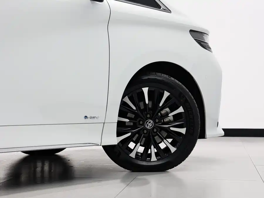 Toyota Alphard photo 5