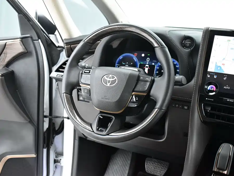 Toyota Alphard photo 9