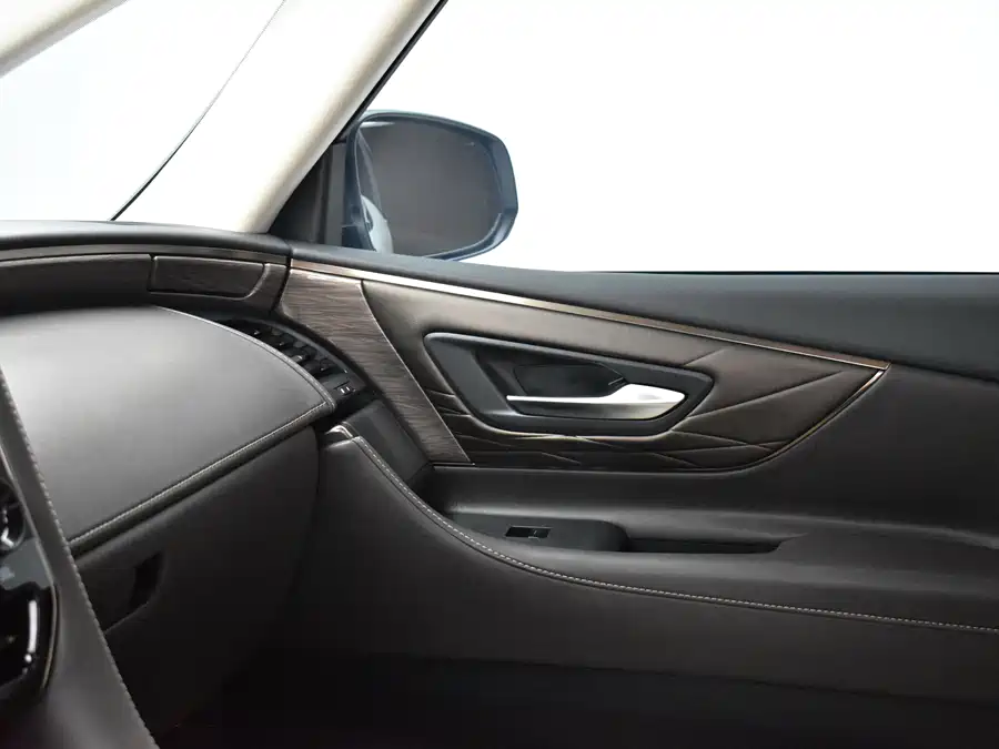 Toyota Alphard photo 10
