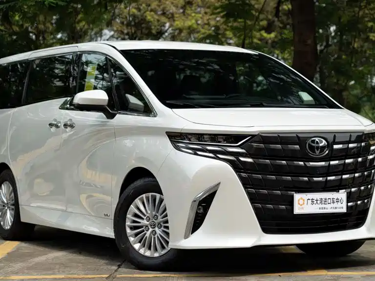 Toyota Alphard photo 2
