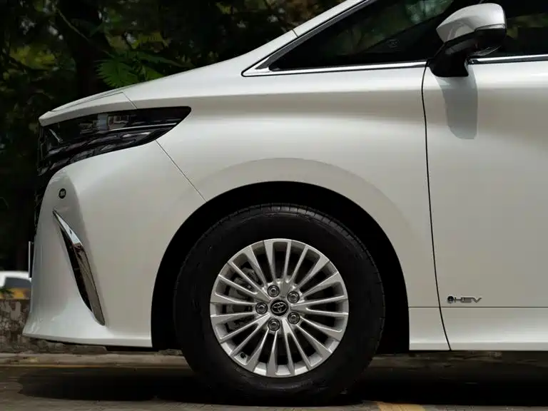 Toyota Alphard photo 4