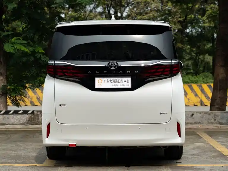 Toyota Alphard photo 5