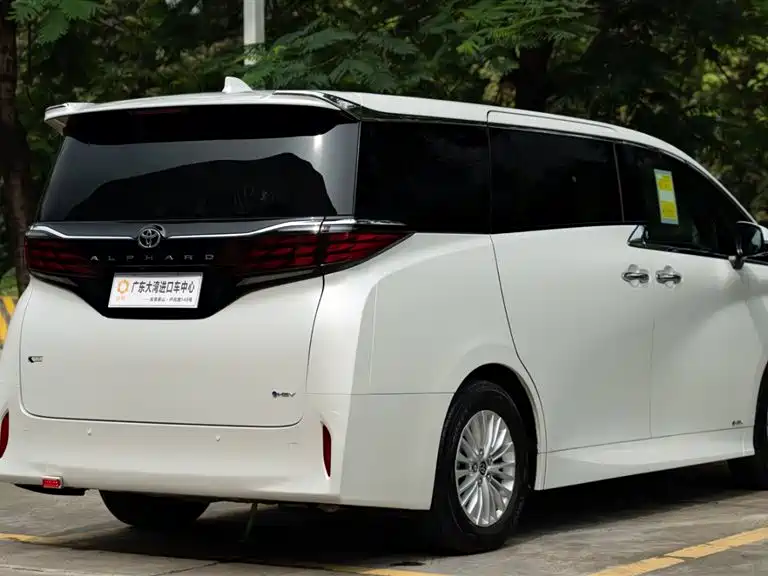 Toyota Alphard photo 6