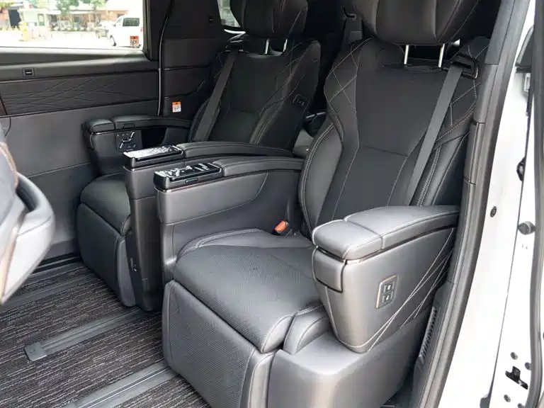 Toyota Alphard photo 9