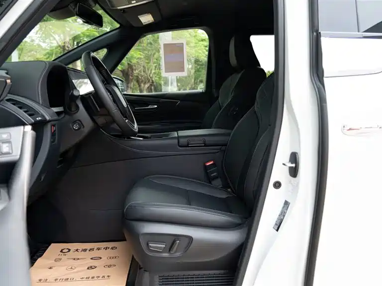 Toyota Alphard photo 10
