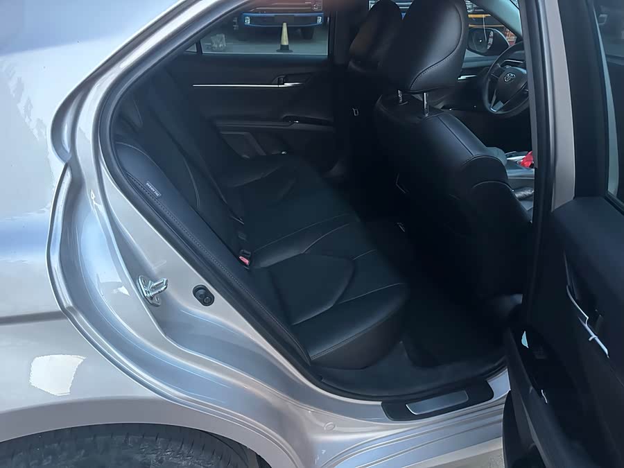 Toyota Camry photo 9