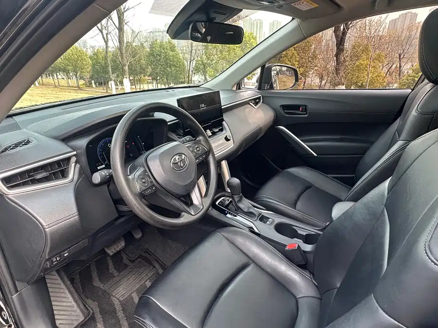 Toyota Corolla Cross photo 4