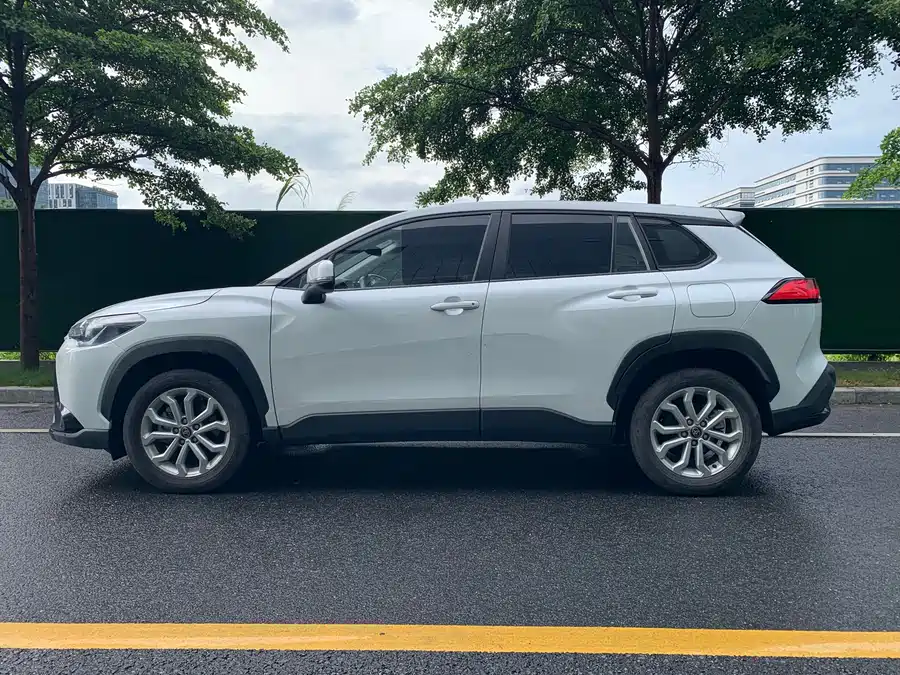 Toyota Frontlander photo 7