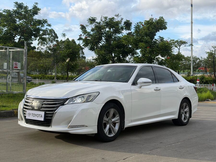 Toyota 2015 Crown 2.5 Fashion Edition