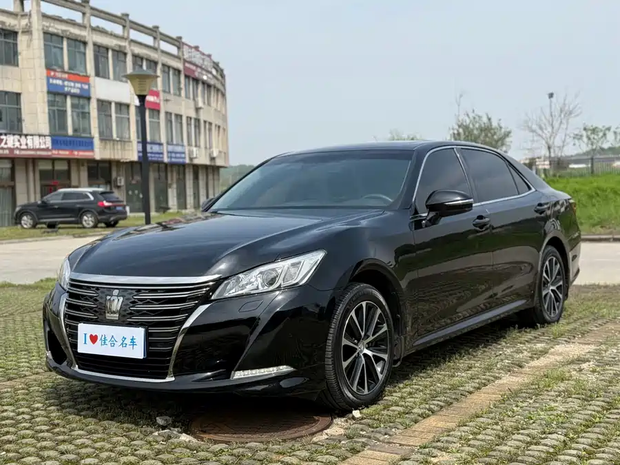 Toyota Crown photo 2