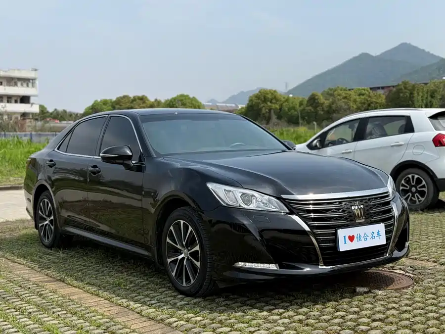 Toyota Crown photo 3