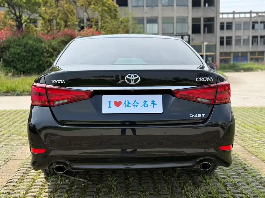 Toyota Crown photo 4