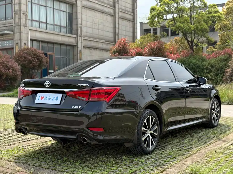 Toyota Crown photo 5