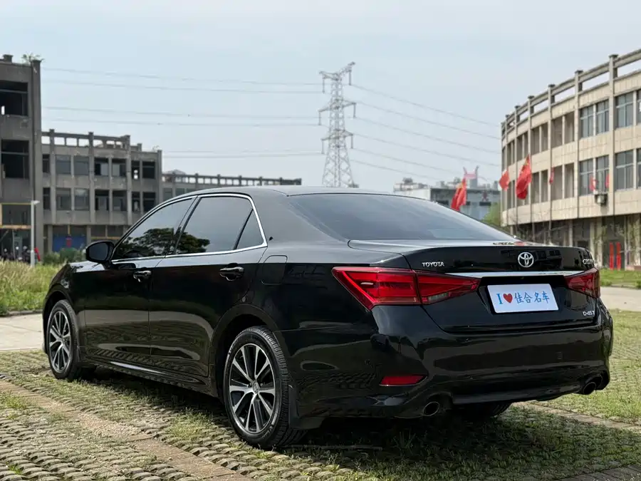 Toyota Crown photo 6