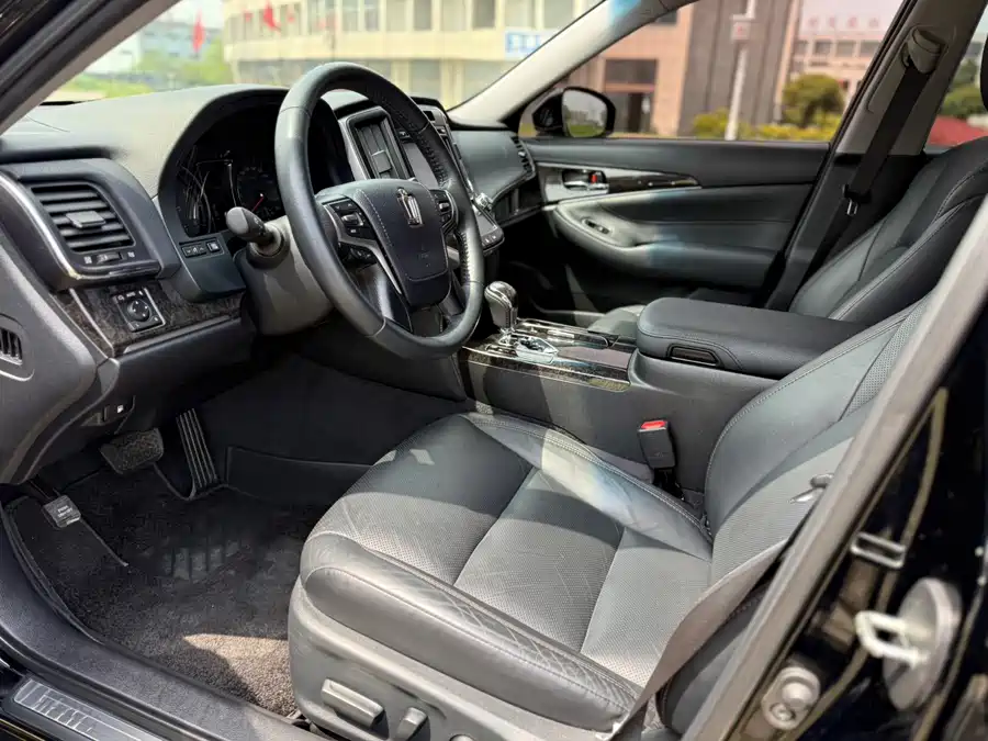Toyota Crown photo 7