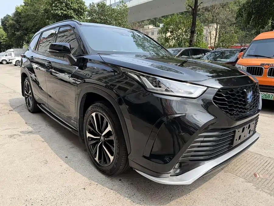 Toyota Crown Kluger photo 4
