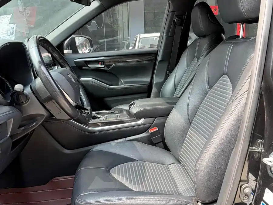 Toyota Crown Kluger photo 5