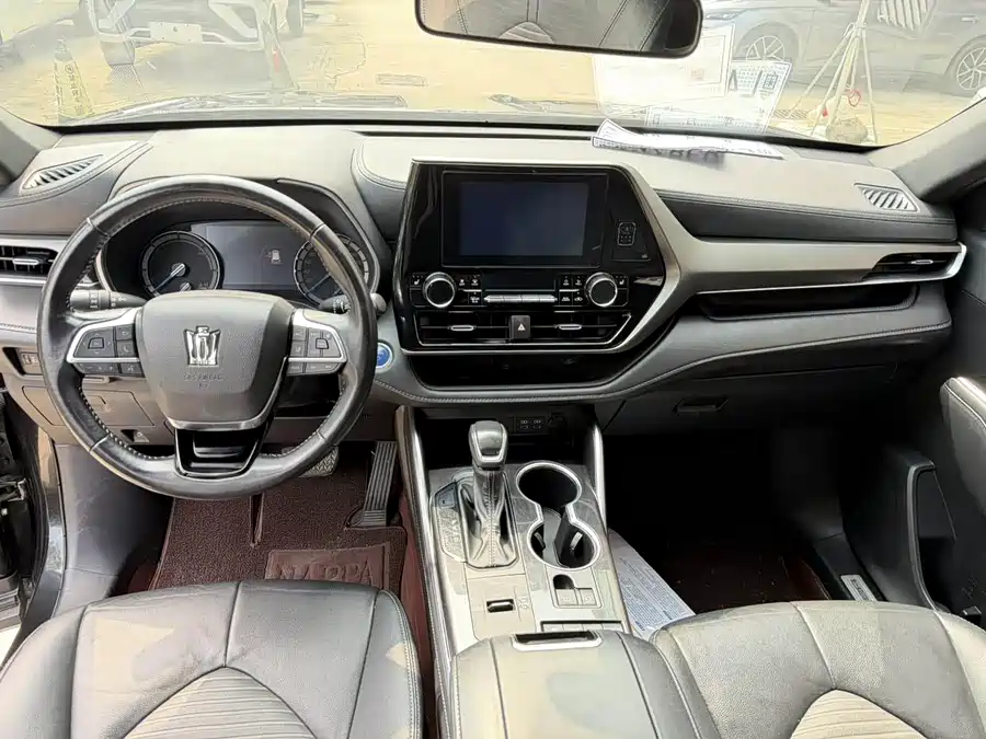 Toyota Crown Kluger photo 7