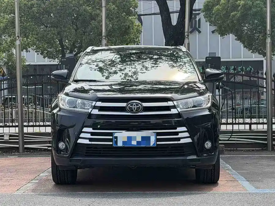 Toyota Highlander photo 2