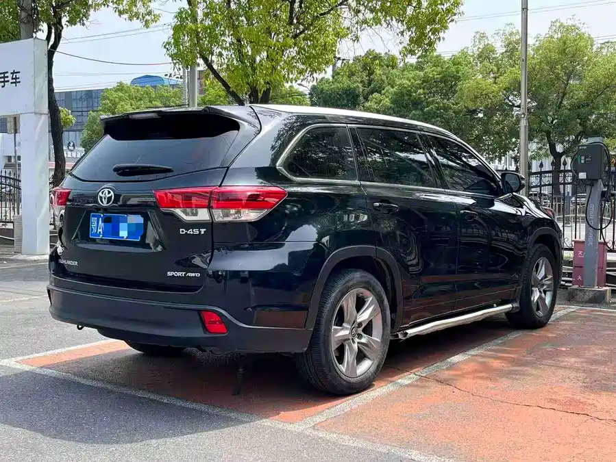 Toyota Highlander photo 4