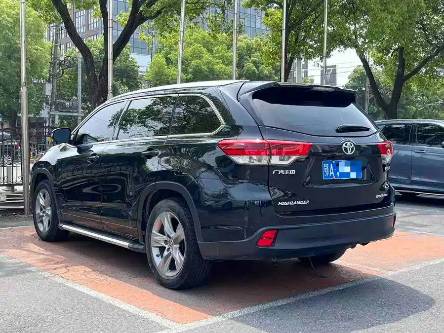 Toyota Highlander photo 5
