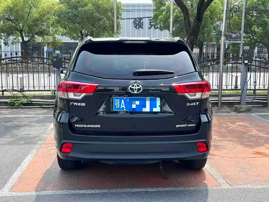 Toyota Highlander photo 6