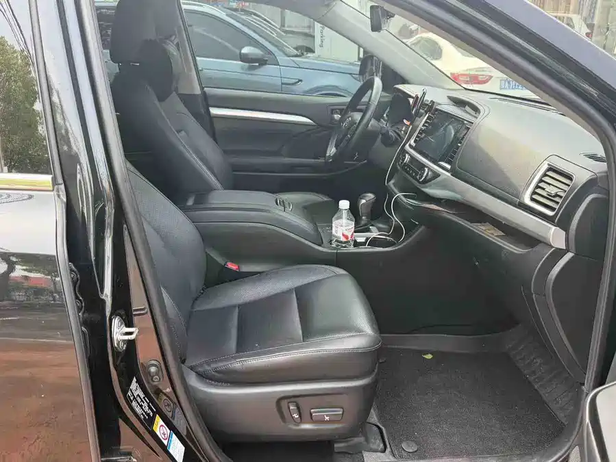 Toyota Highlander photo 7