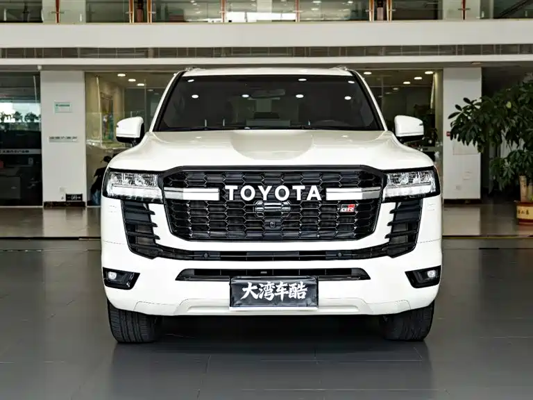 Toyota Land Cruiser photo 2