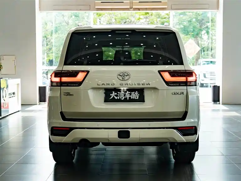 Toyota Land Cruiser photo 5