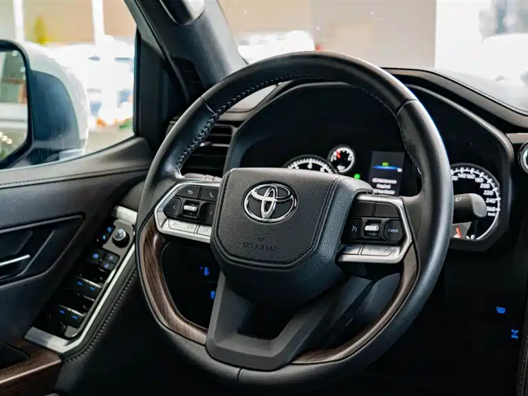 Toyota Land Cruiser photo 7