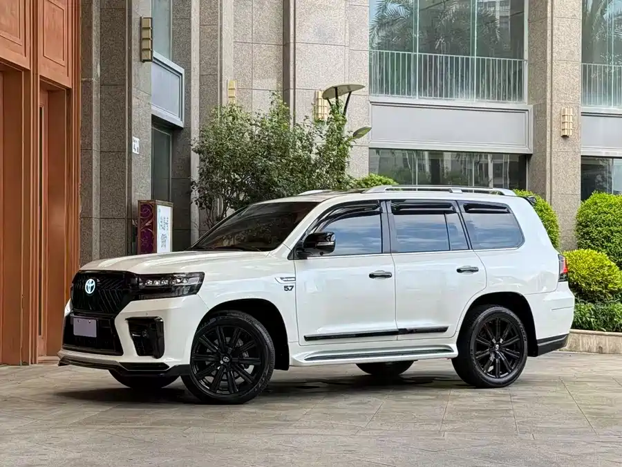 Toyota Land Cruiser photo 2
